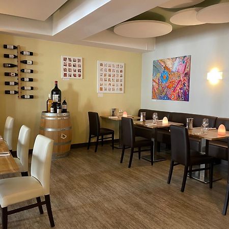Hotel Restaurant La Boule D'Or Barbezieux-Saint-Hilaire Екстер'єр фото