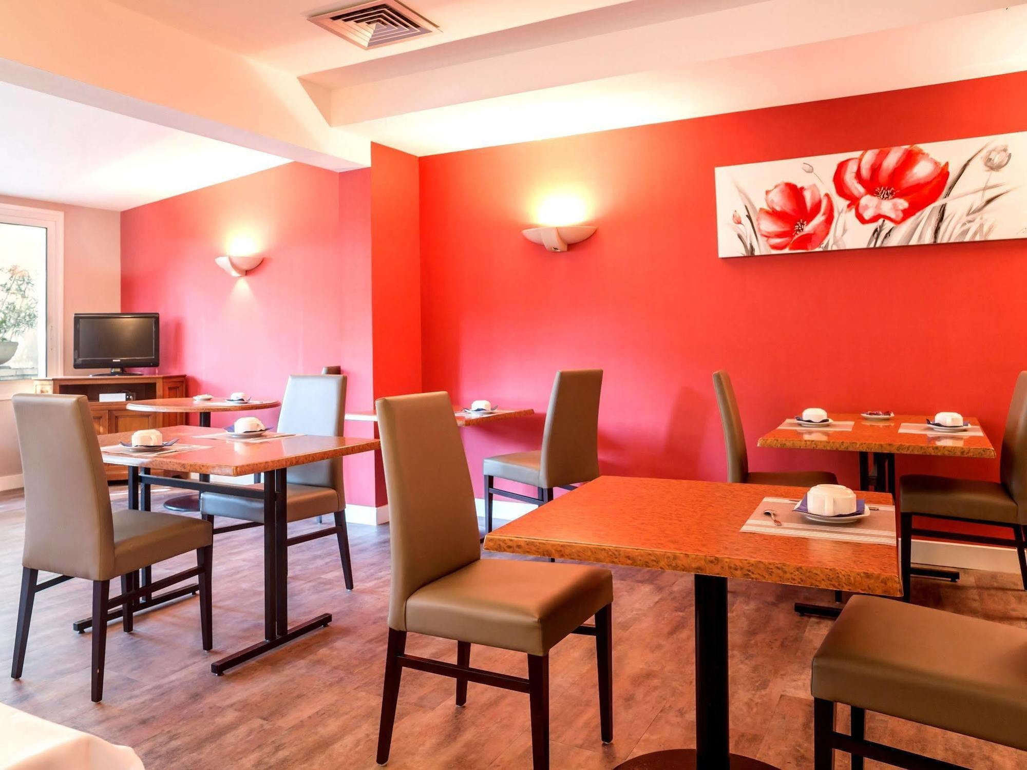 Hotel Restaurant La Boule D'Or Barbezieux-Saint-Hilaire Екстер'єр фото