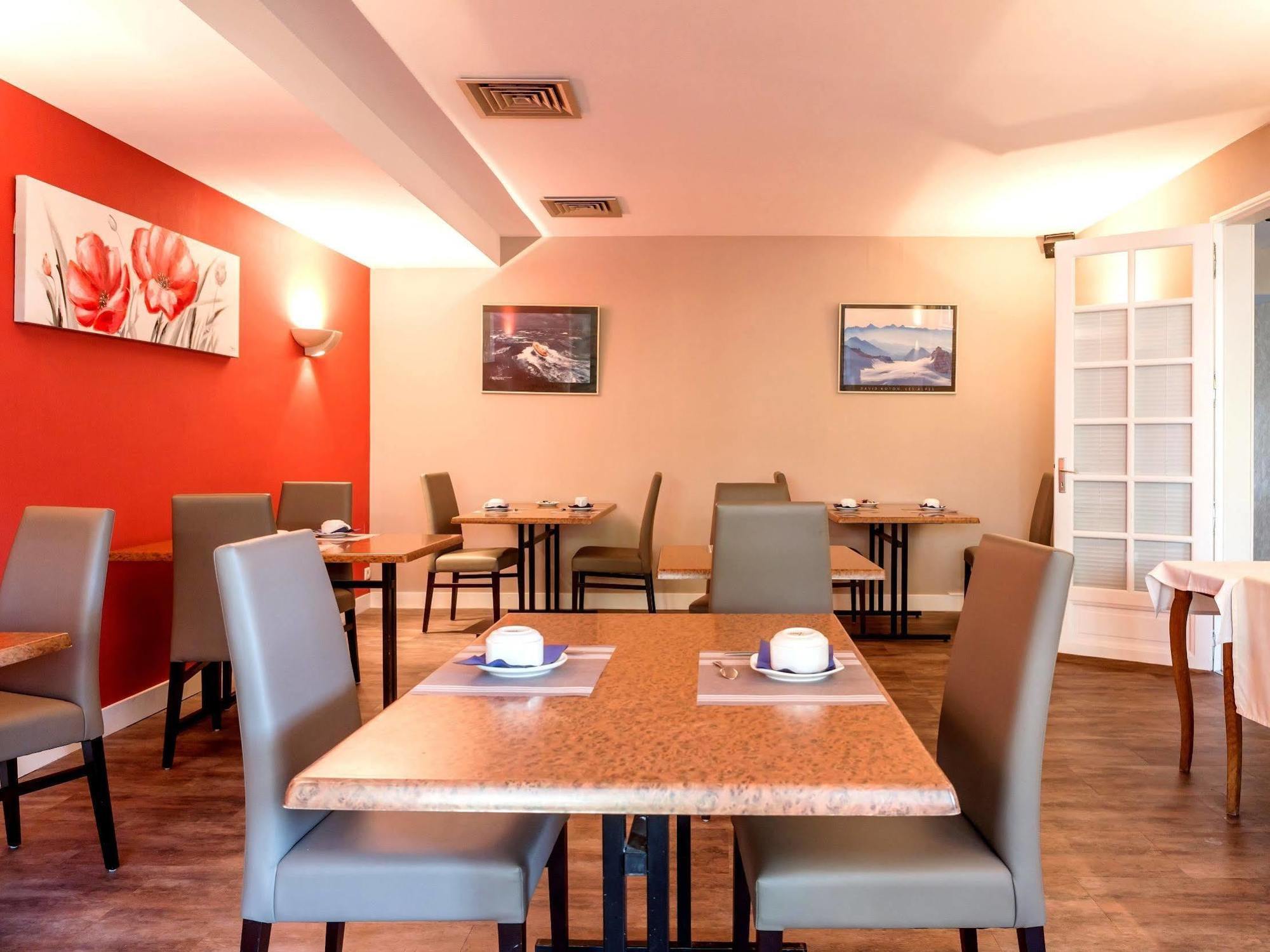 Hotel Restaurant La Boule D'Or Barbezieux-Saint-Hilaire Екстер'єр фото